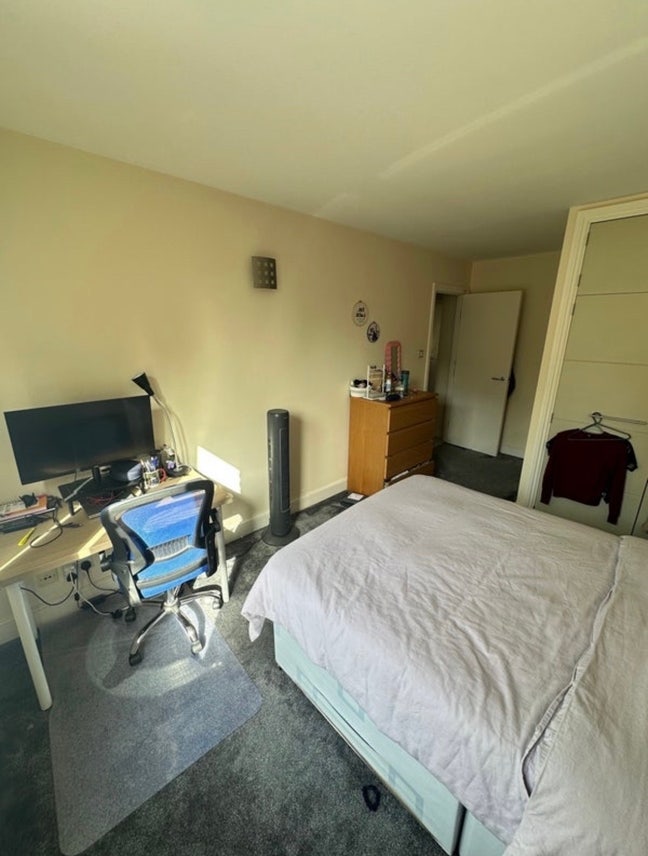 Large Double Room with Bathroom Main Photo