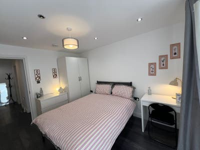 Stylish New Rooms Near Stepney Green Main Photo