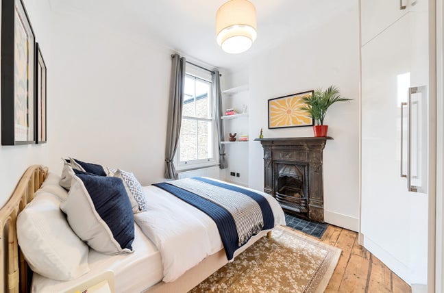 Double room. 5 mins from Clapham Jct. Bills inc! Main Photo