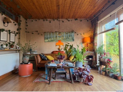 Room in a warm and inviting house  Main Photo