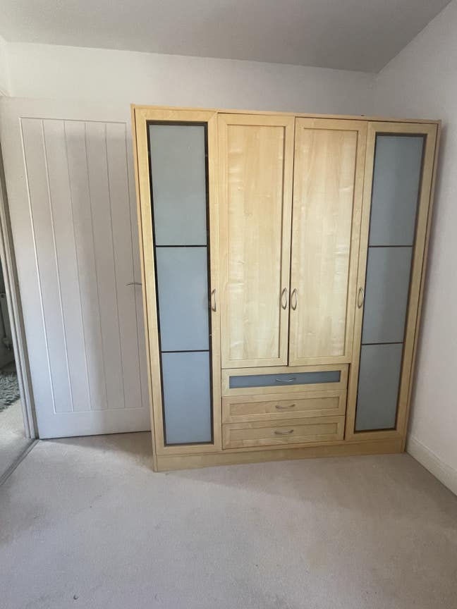 One double bedroom in a modern and clean house Main Photo