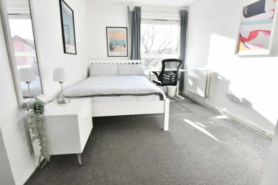 Lovely Double bedroom in Bow close to QMU  Main Photo