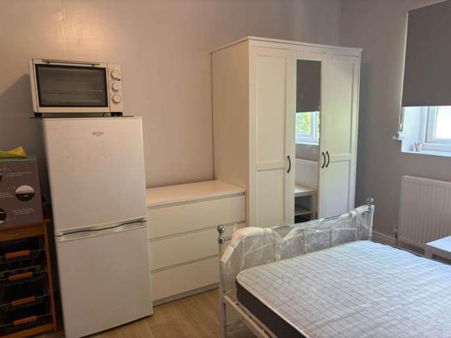 🏡 Private Studio with Ensuite Available  NW10 1JX Main Photo
