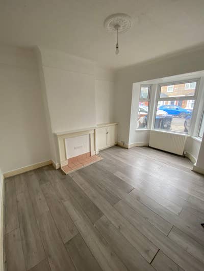 Stunning 4-Bedroom House with Garden and Patio Main Photo