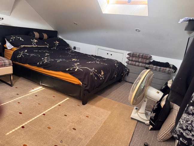 Double room with en-suite: Only GIRLS Main Photo