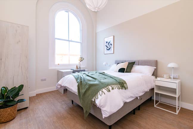 High-end 4-bed Enuite, &pound;650pcm INC BILLS Main Photo