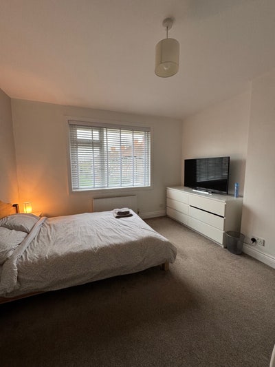 Spacious Double Room Available Main Photo