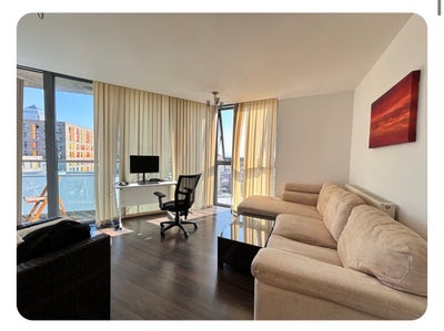 Beautiful modern 1 bedroom flat Main Photo