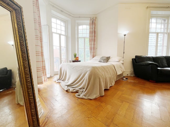 Unique rooms in Hyde park Mansions| Marylebone Main Photo