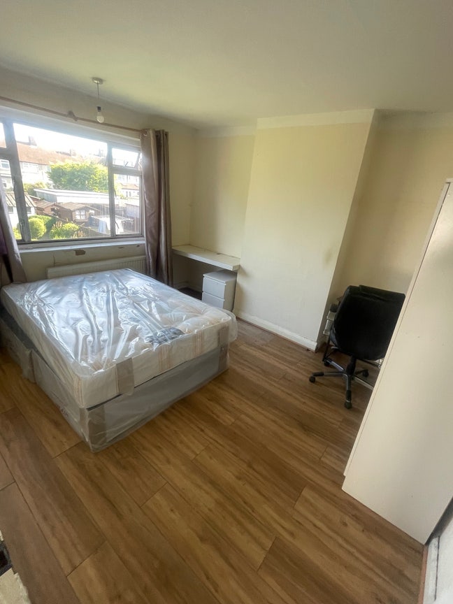 Large Double Room available for Single Person Main Photo