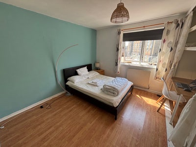 Large & Bright Double Room | Bow | 2 mins to DLR Main Photo