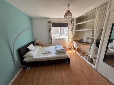 Large & Bright Double Room | Bow | 2 mins to DLR Main Photo