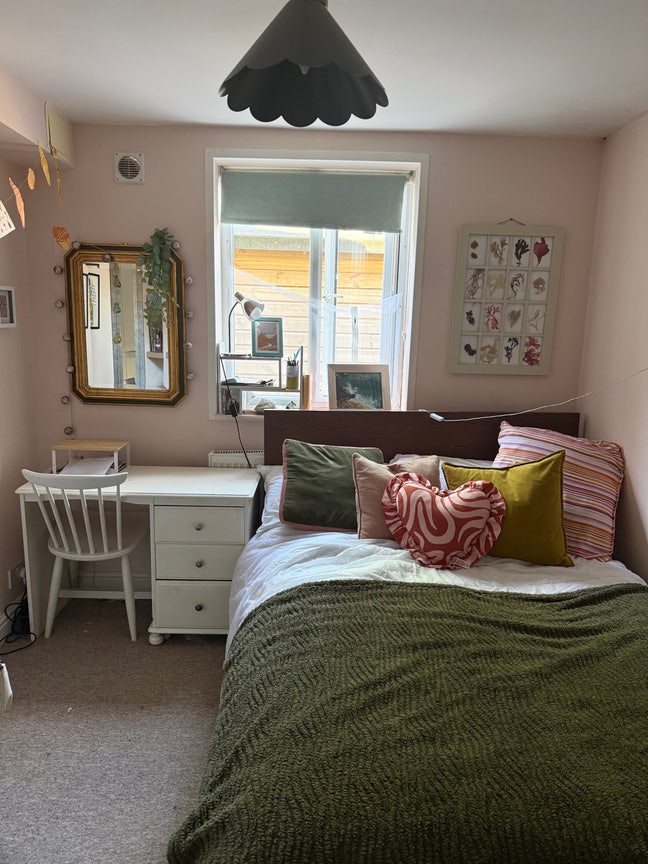 Small double room  Main Photo