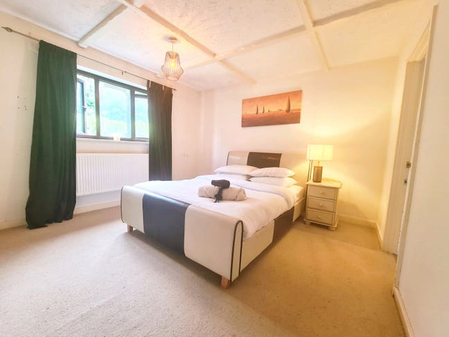 Kingsize & Ensuite | Large Double rooms available Main Photo