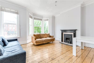 1 Double Room - 4 Bed Flat in Clapham Junction Main Photo