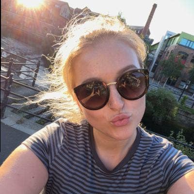 Professional Female seeks a double room Main Photo