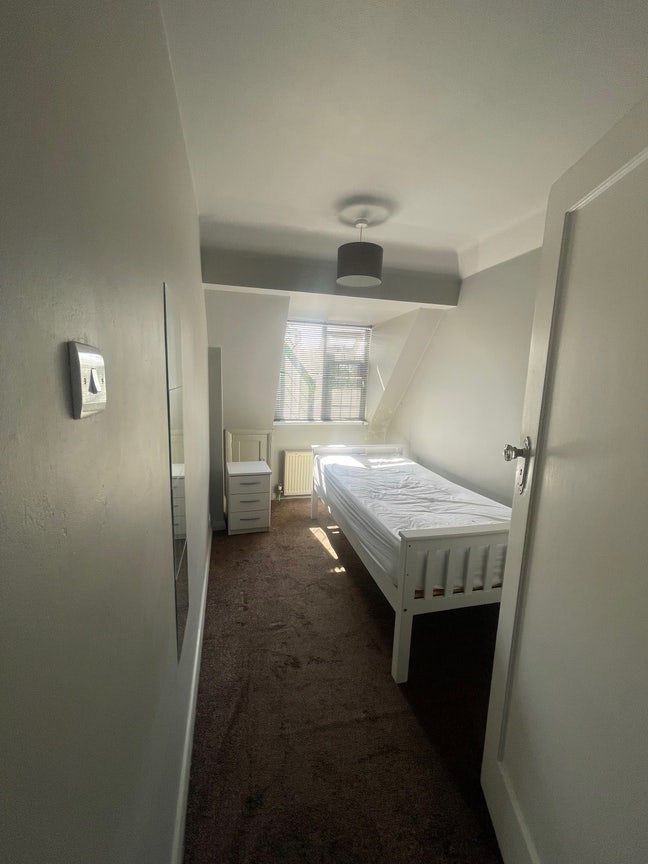 Single furnished room for rent  Main Photo