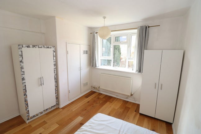 Room in Denmark Hill SE22 - Living & Garden Main Photo
