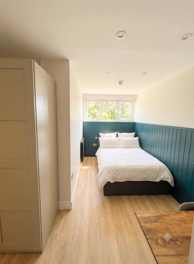 Brand new, just refurbished! 5-bed bills Included Main Photo