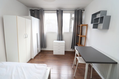 Modern Room Near Canary Wharf - E14 - Best Price!  Main Photo