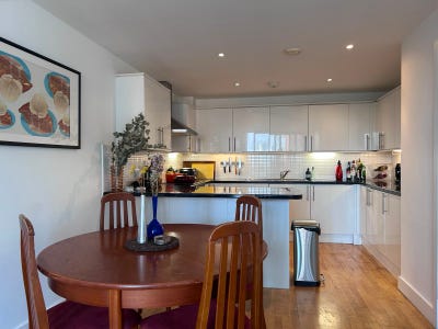 2 week sublet available in Dalston 2-bed flat  Main Photo