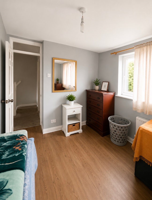 Double bedroom available  Main Photo