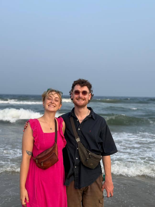 Easy-going Couple looking for a room to share Main Photo