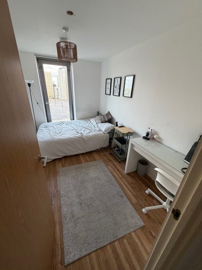 Double room to rent- media city  Main Photo