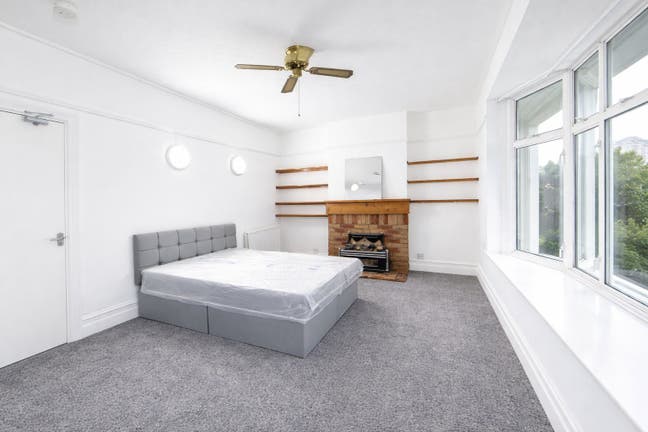 Two Doubles in Spacious Hanwell Flat Bills Include Main Photo