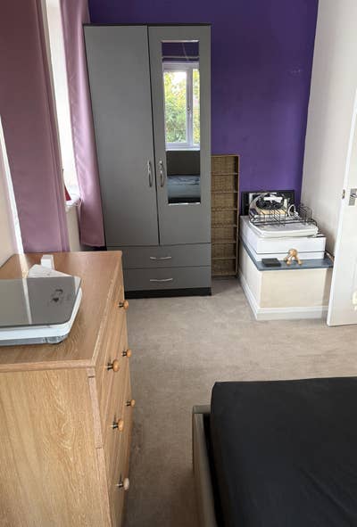 Bedroom /with house share all bills  included with Main Photo