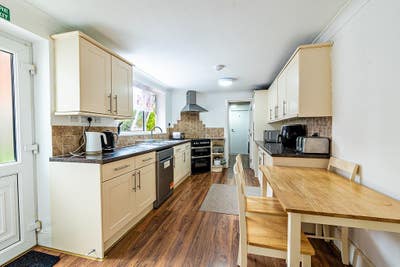 Large Double Room with Ensuite Main Photo
