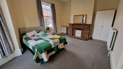 Large double room - all bills included! Main Photo