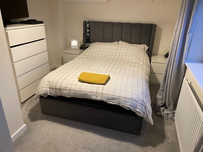 Modern double room with private lockable bathroom  Main Photo