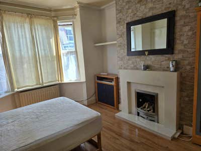 Very large double room for rent Main Photo