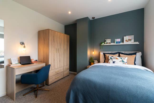 Double Ensuite Room near Princess Royal bills inc. Main Photo