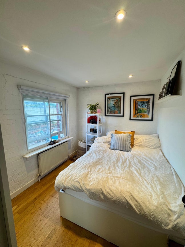 Sick flat seeking sick flatmate  Main Photo