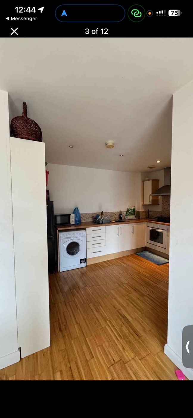 One  bedroom in clean flat furnished  Main Photo