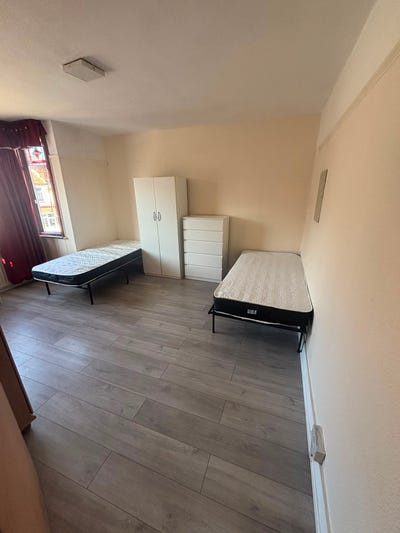 Buddy-Up Accepted - Double Room to Share 2 People Main Photo
