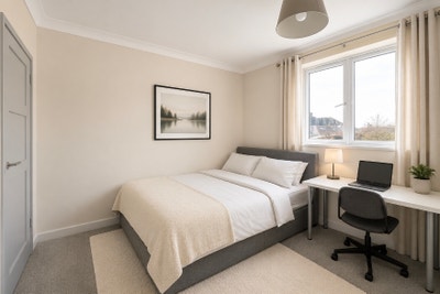 Large Modern En-suite Room INC BILLS + Parking Main Photo