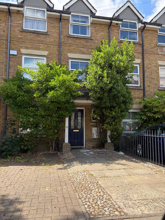 4 bed house Tooting Bec/ Wandsworth Common SW17 Main Photo