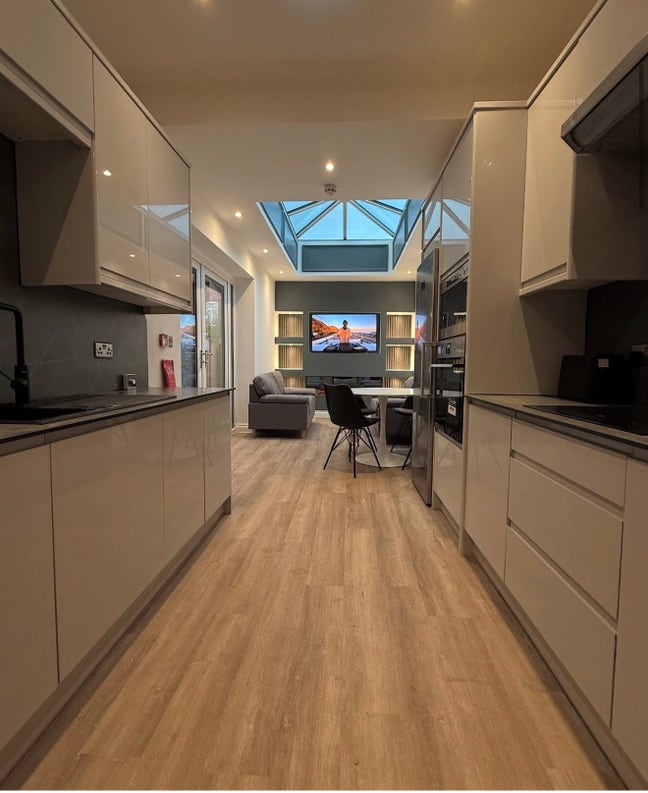 Modern House Share, Bills included, Available July Main Photo