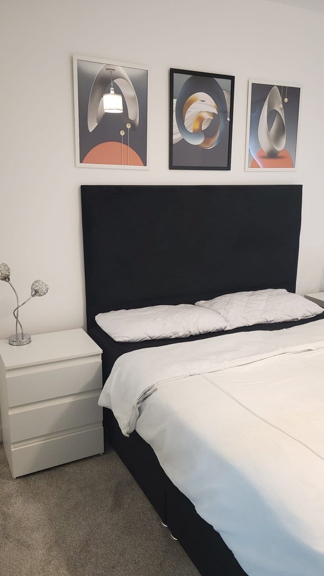 Lovely king bed  &pound;950 monthly bills included Main Photo