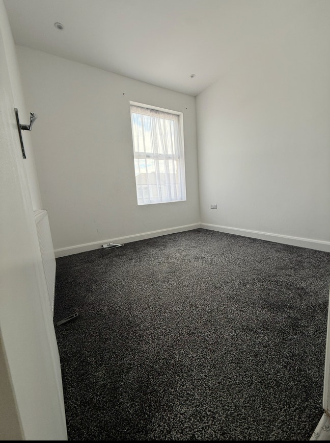Large single room to let Seven Kings UC accepted Main Photo