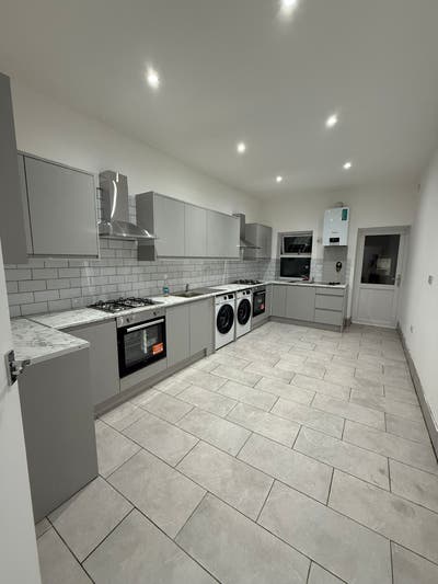 Large Single Room to let Seven Kings UC accepted Main Photo