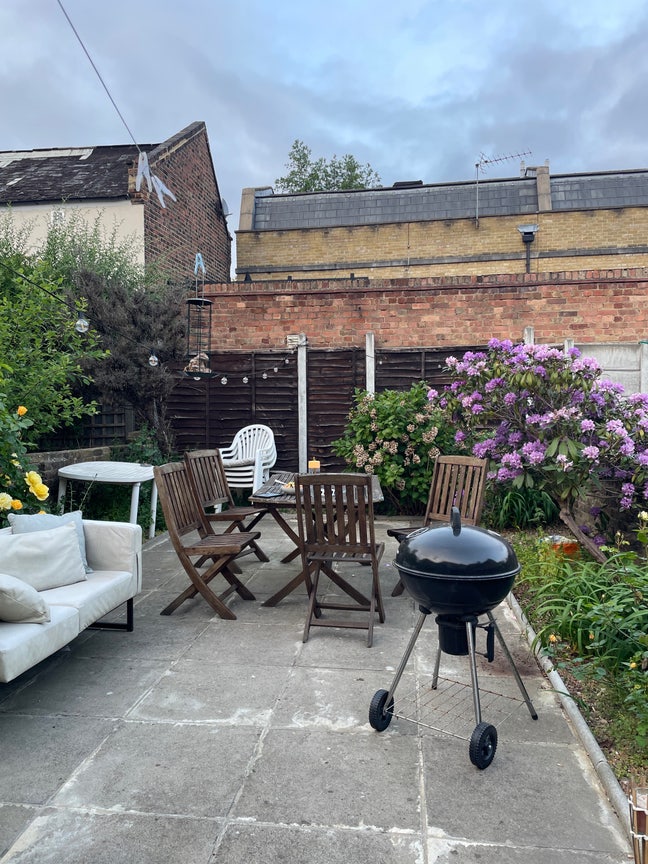Lovely Mile End house 5mins from station! Main Photo