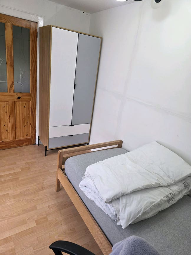 A single room Main Photo