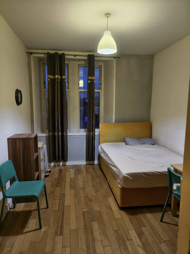 Double bedroom, fully furnished, near city center  Main Photo