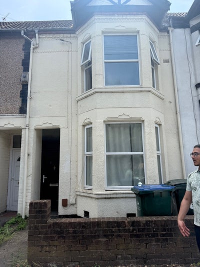 Double Bedroom available in a 5 Bed house Main Photo