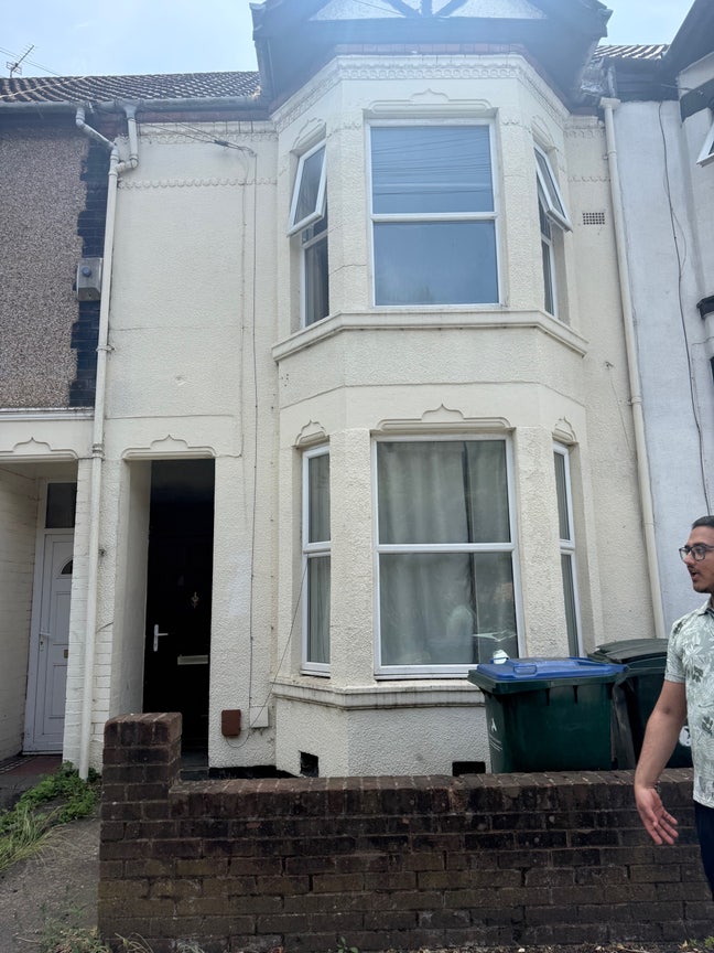 Double Bedroom available in a 5 Bed house Main Photo