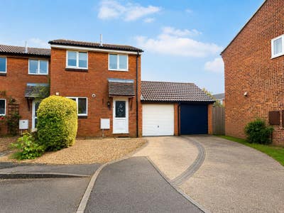 3/4 bed semi detached house  Main Photo
